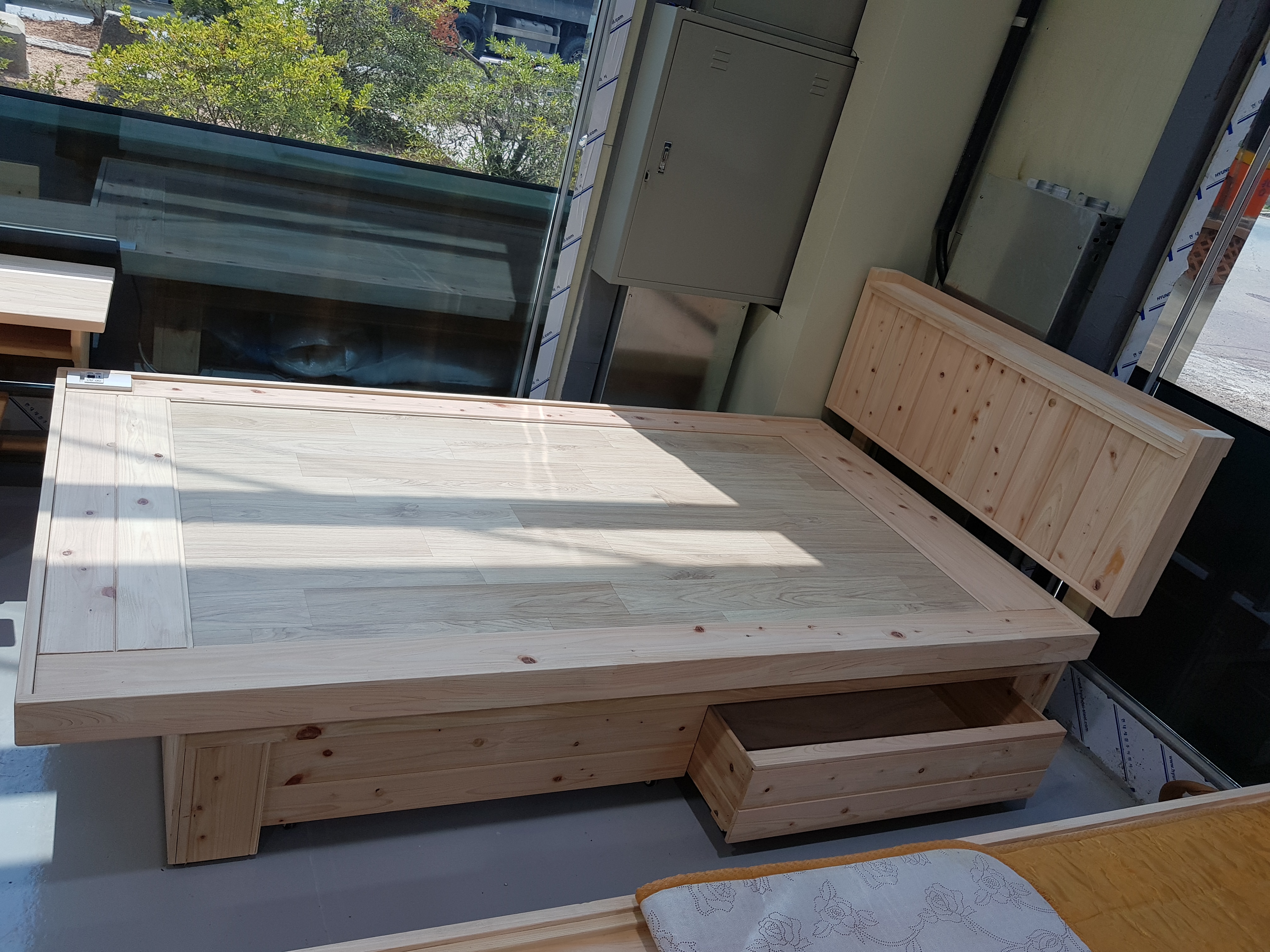 온돌쇼파3인용,온돌쇼파4인용, 히노끼침대(싱글.퀸),4인식탁